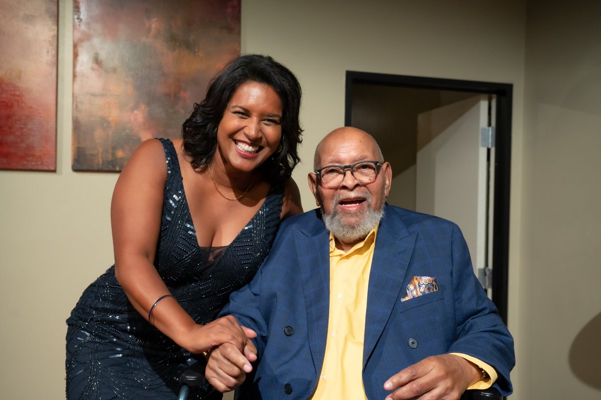 priyadclemens's tweet photo. I had the most amazing night at this year’s @GLIDESF Legacy Gala last Friday! Thank you to the wonderful team at @GLIDESF for having me and for hosting a beautiful event.
#GLIDELegacyGala #GLIDEsf #GLIDEUnconditionally https://t.co/JmiZ52DvsQ