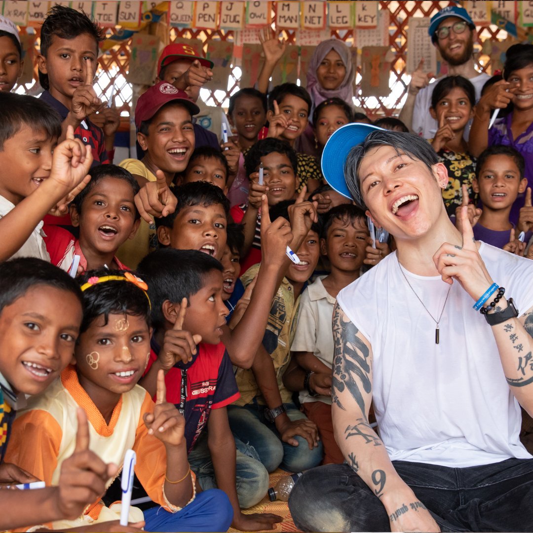 MIYAVI_OFFICIAL's tweet photo. I'll never forget making music with these kids.
We sang together when I visited Bangladesh with @Refugees. It's been 5 years since Rohingya refugees fled Myanmar with their families.
I still hear thier voices in my heart. I hope we can make a world they can keep singing.
🙏🏻 https://t.co/XoXvtlv3Kp