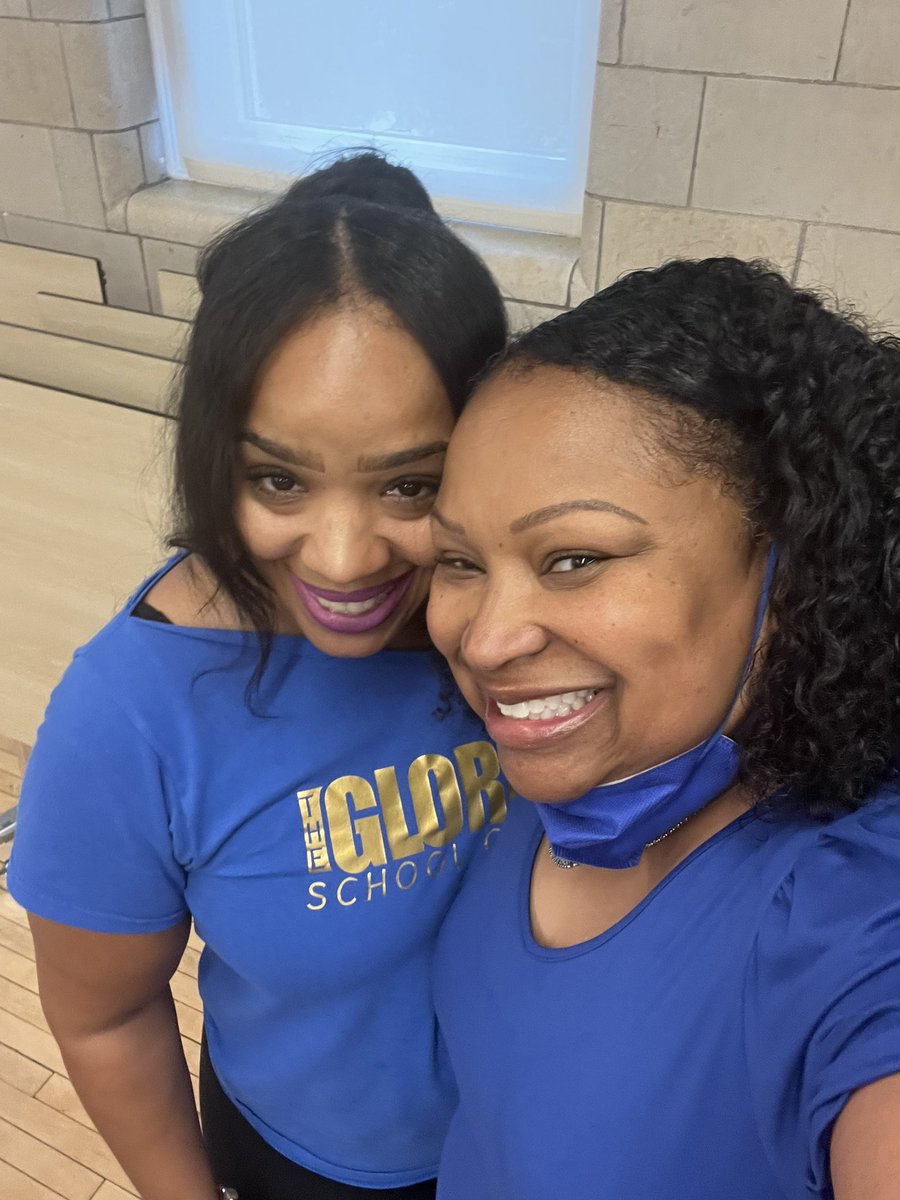 PrincipalNealy's tweet photo. I truly LOVE community service. It was great supporting Operation Big Book Bag with Nu Beta Sigma chapter of Sigma Gamma Rho Sorority Inc. https://t.co/2CYklh2Mi4