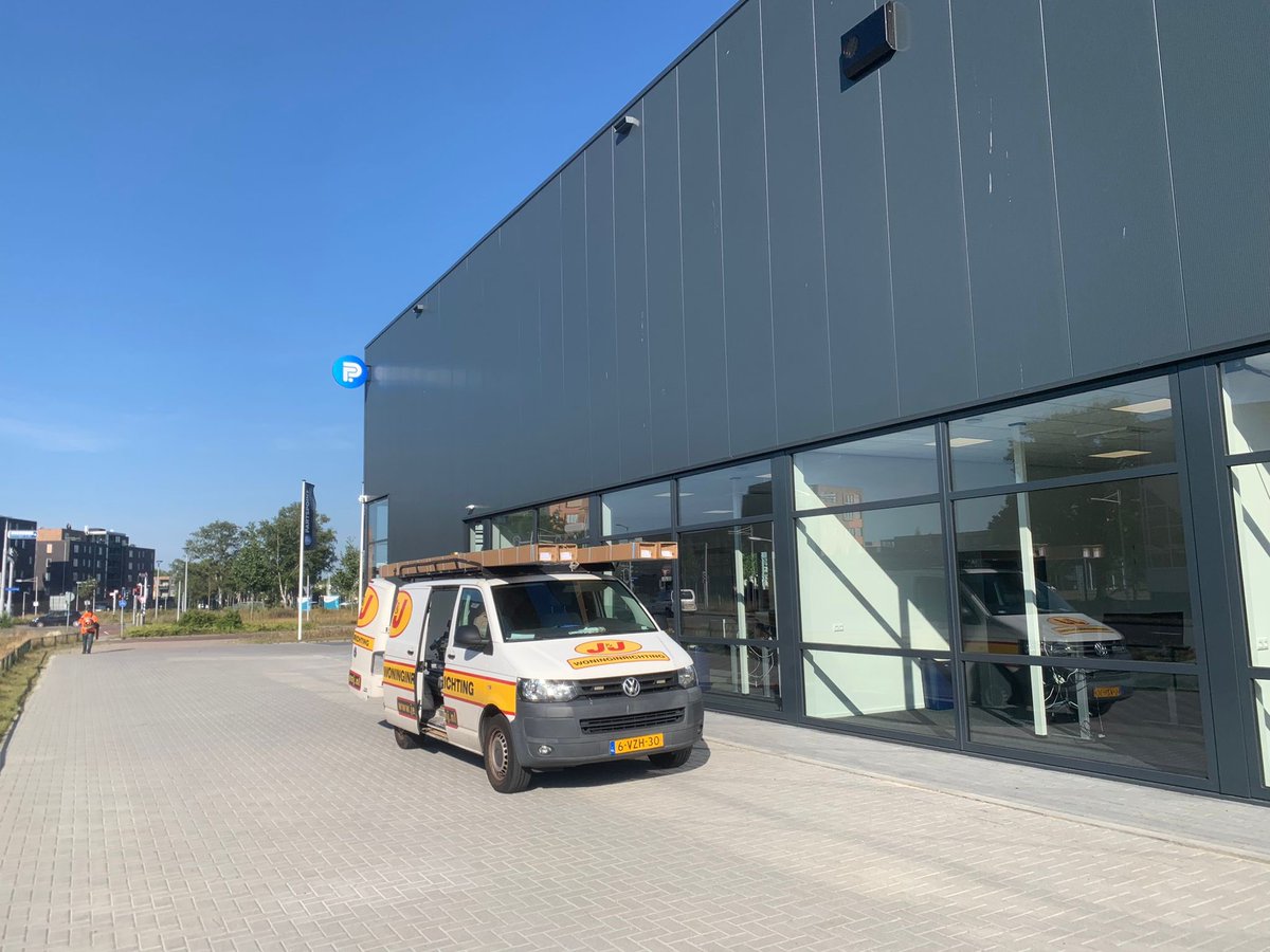 JenJWoning's tweet photo. Prachtige screens geplaatst! #ambiance #ambiancegroningen #screens #somfy #buitenleven #milanovento #jenjwoninginrichting https://t.co/BrDNvmhrCD