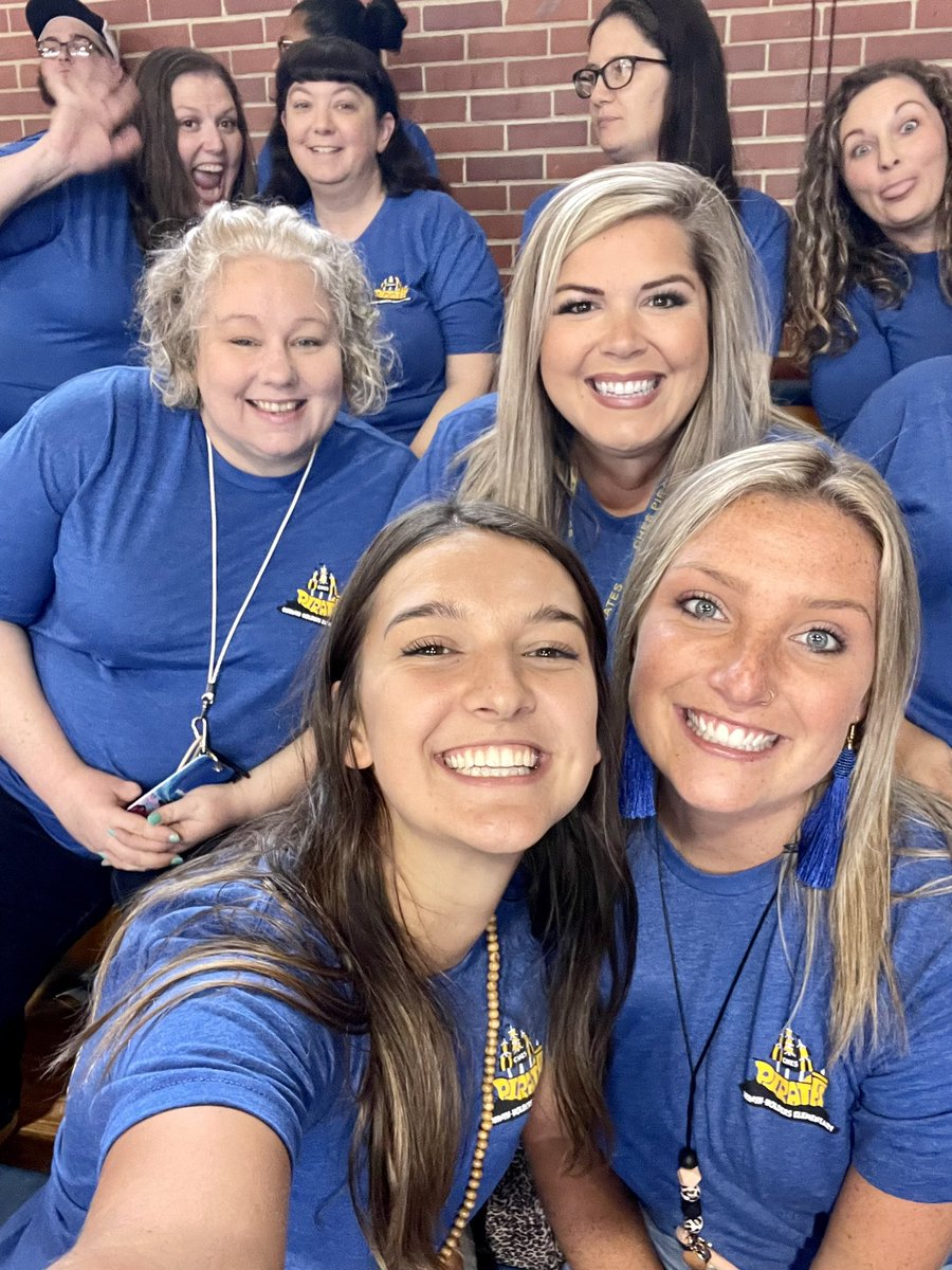 1st pic of the year with our mentees 🤩 #mentormentee <a href="/mskoranda3rd/">Kylie Koranda</a> <a href="/MelissaHichue/">Melissa Hichue</a> <a href="/CHESPirates/">Corinth-Holders Elementary School</a> <a href="/JCPS_NC/">Johnston County Public Schools</a>