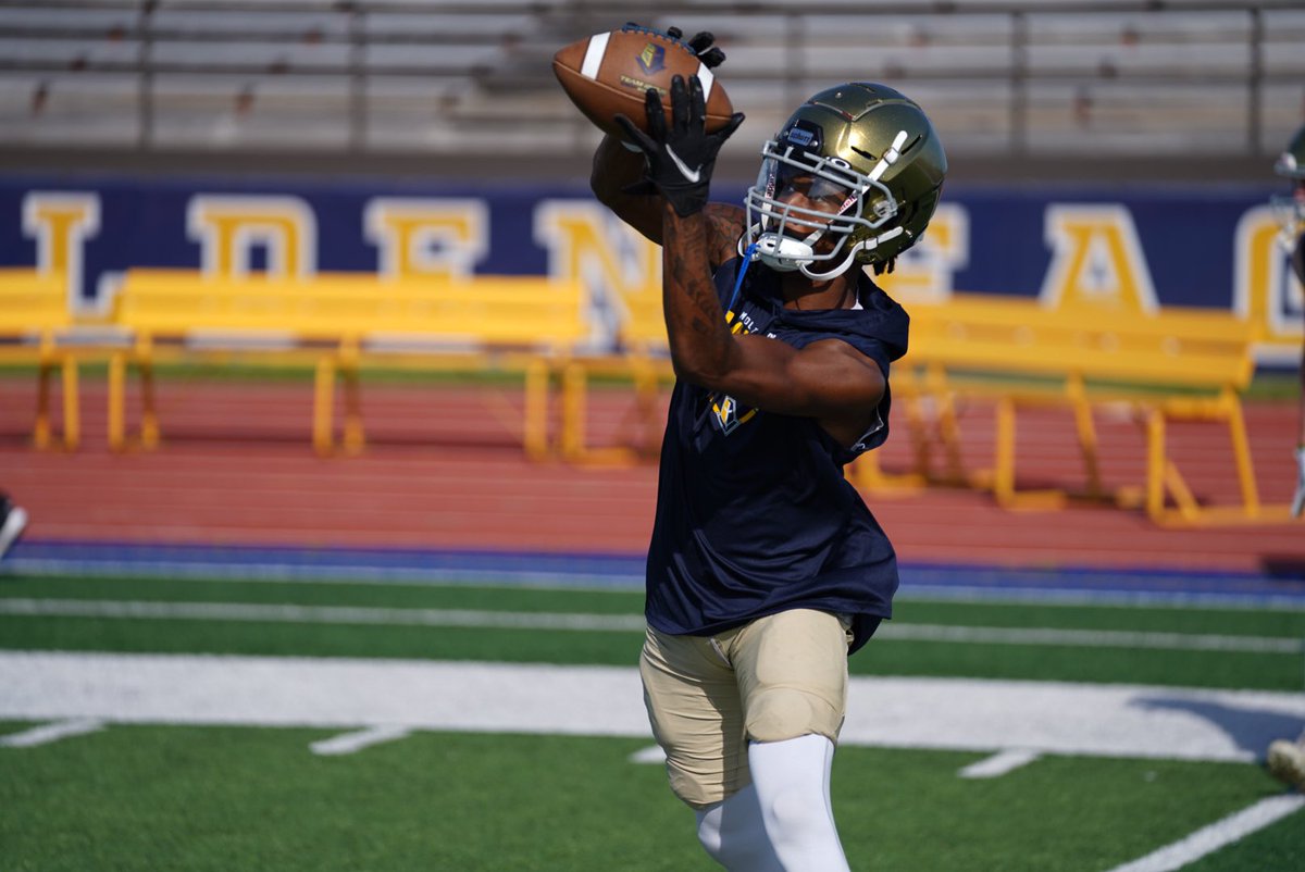 MMULancersFB's tweet image. Pregame in Aberdeen🏈