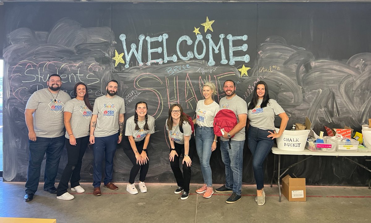 KidsInNeed's tweet photo. Today @ShaneCompany donated 264 backpacks filled with core school supplies to under-resourced kids in need. Other members of their team will join us next week to make an even greater impact. #ShaneCo is a continued #KINF partner, and continues to help make our mission possible! https://t.co/3xmD38R1tT