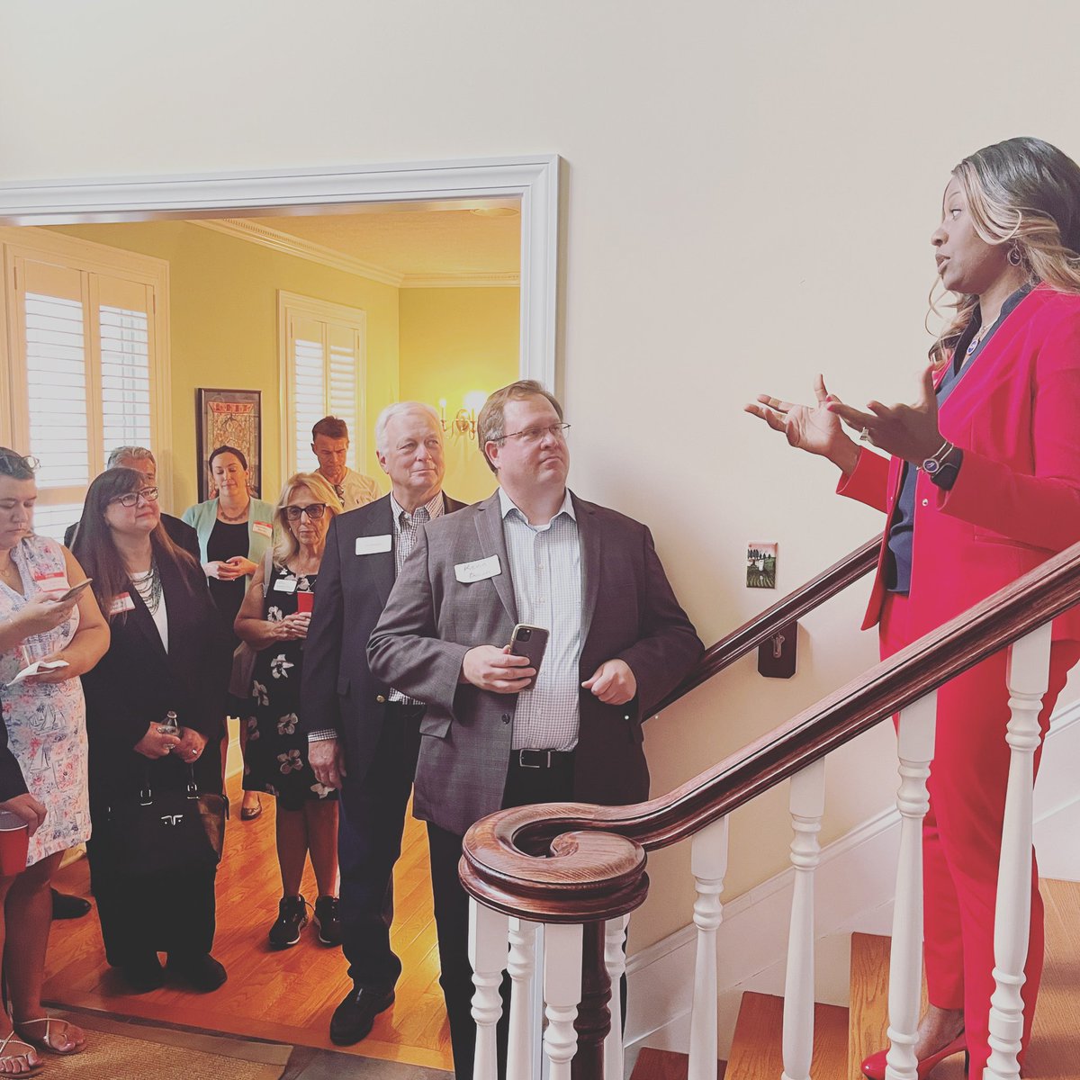 ReynoldsForOH's tweet image. I can promise you that no one will work harder to earn the vote of this district than I will. I am happy to come to your community and meet your neighbors.  I care about this district and I am listening. #resultsmatter #familyfirst #votemichelereynolds