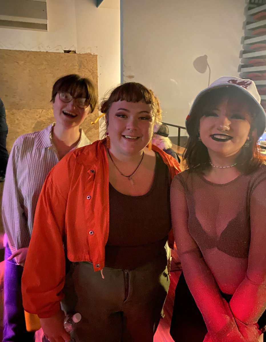 YesGoths's tweet photo. absolute sweethearts<3 @adwaithmusic https://t.co/fAXD24pJma