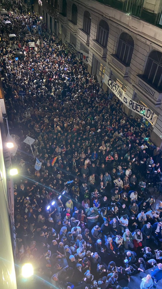 EL PERONISMO
CON CRISTINA

#CabildoPeronista ✌🏻❤️