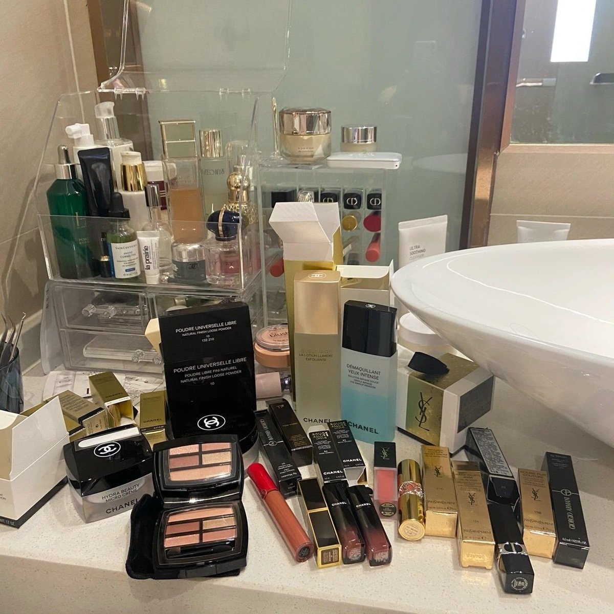 anna37849261's tweet image. very messy.亂七八糟的😂