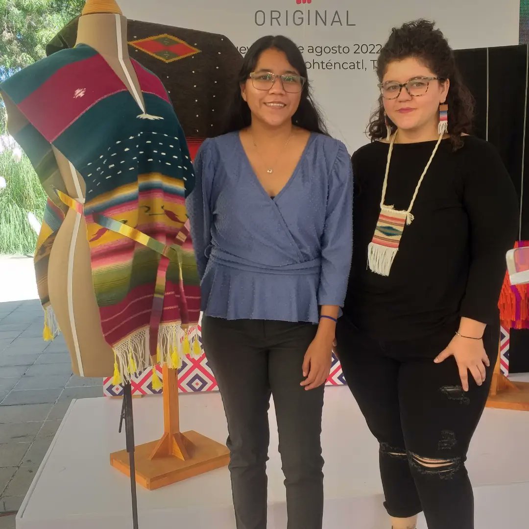 joserdzsena's tweet photo. Firma de convenio @CulturaCoahuila @CulturaTlaxcala y @COMMESDESG para beneficio de la comunidad de #artesan@s tejedores del #Sarape #Saltillo @cultura_mx @SofyCamil @CulturaCoahuila @mrikelme @labespalova https://t.co/14hVHSpyRI