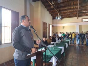 Sofi_256lp's tweet photo. #25Ago || #Mérida Gobernador Jehyson Guzmán respalda a productores para combatir ingreso ilegal de semillas y rubros agrícolas 
https://t.co/EAJIO1aU7V 

Esta y más noticias en nuestra web
⬇️⬇️⬇️
https://t.co/olv0rIq4Bl

@JEHYSONGUZMAN

#PrensaGobernaciónDeMérida
#EnCrecimien… https://t.co/CShyuJIY5H