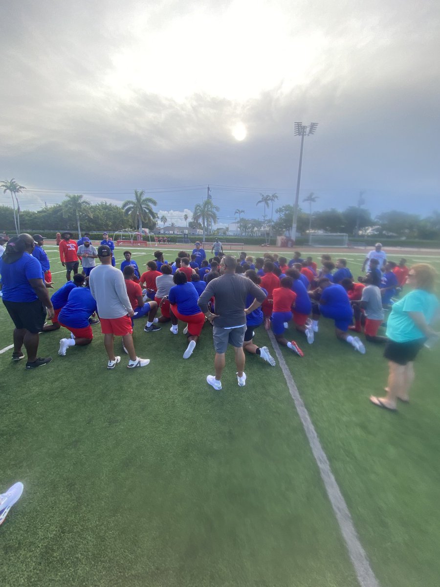 ⁦<a href="/Stags_Football/">DeMatha Catholic Football</a>⁩ finishing a great practice for the ⁦@BrowardsEliteFB⁩ Showcase.  ⁦<a href="/BCAA_Sports/">BCAA Sports</a>⁩ Game time 7PM tomorrow at Cardinal Gibbons