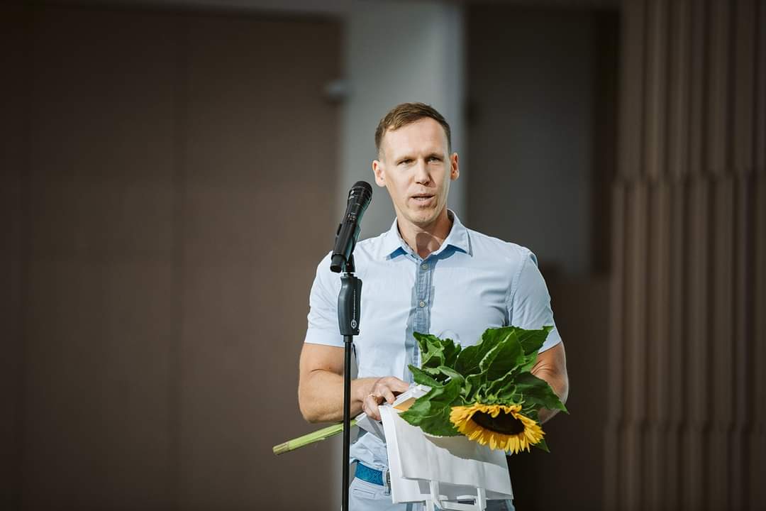 GadaBuve's tweet photo. Skates "Gada labākā būve Latvijā 2021" laureātu apbalvošanā Mežaparka estrādes Kokaru zālē 24.augustā nosaukts "Gada būvkonstruktors 2021" – šo titulu žūrijas dalībnieki projektētāji piešķīruši Ērikam Pungam no SIA "Sitera".
https://t.co/Ltry3IDU3a https://t.co/Vjc8roMXe7