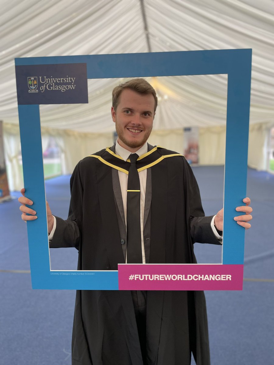 ashleypiper32's tweet photo. A year later than expected, I’m a graduate again! 👨🏼‍🎓🏴󠁧󠁢󠁳󠁣󠁴󠁿 @UofGlasgow #UofGGrad22 https://t.co/DRLZy6wxcR