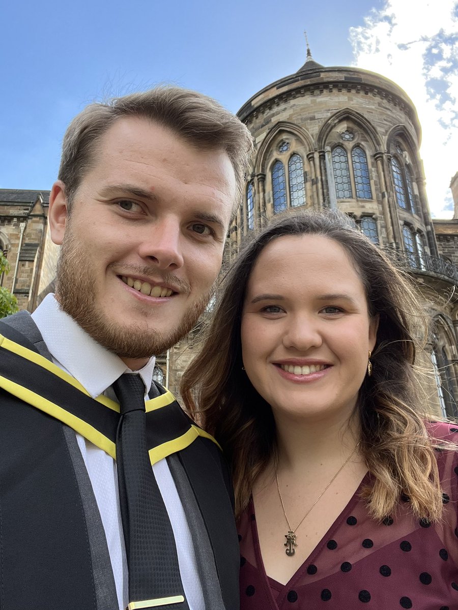 ashleypiper32's tweet photo. A year later than expected, I’m a graduate again! 👨🏼‍🎓🏴󠁧󠁢󠁳󠁣󠁴󠁿 @UofGlasgow #UofGGrad22 https://t.co/DRLZy6wxcR