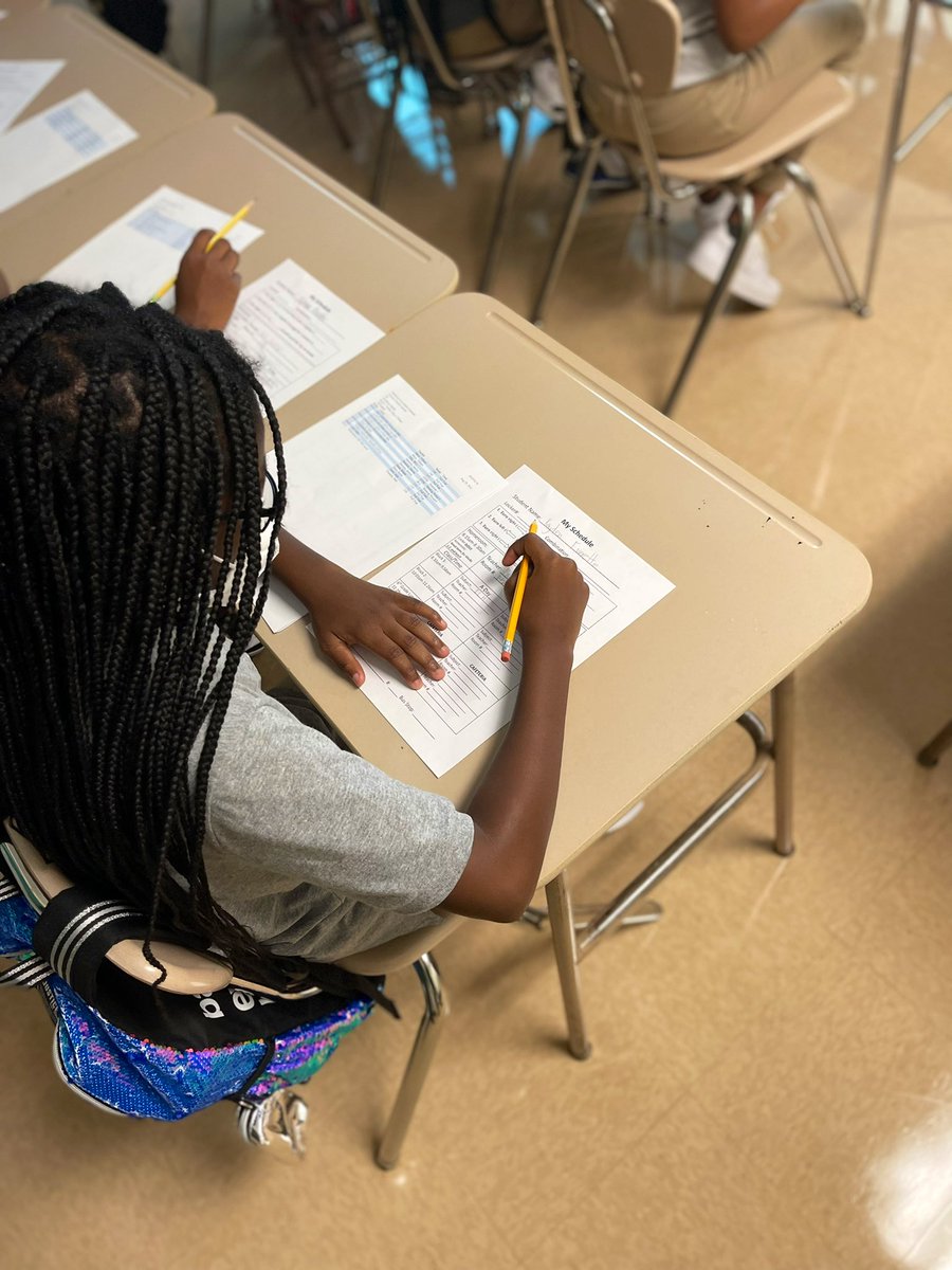 Proper time for transition helps students navigate through the school year more easily. It was energizing to see many of our new @WoodlawnMS 🦅’s for #EarlyEntryDay today! This is gonna be one heck of a school year! Let’s go!💪🏼 @RArchelus @DanaQuainoo @BaltCoPS  #WeAreRising✨