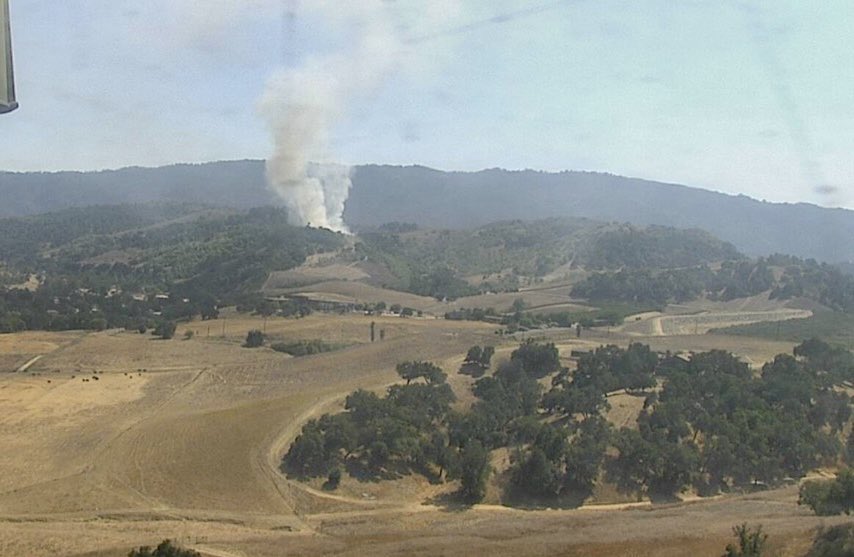 VCFD_PIO's tweet photo. #AnaFire; FFs are on scene of about a 1 acre brush fire in Oak View. @vcfd and @LosPadresNF are both sending 1st alarm resources. Structures are threatened by this moderately spreading fire. 10,000 block of  SANTA ANA RD, Oak View @VENTURASHERIFF #VCFD https://t.co/hXYtG57Xzi
