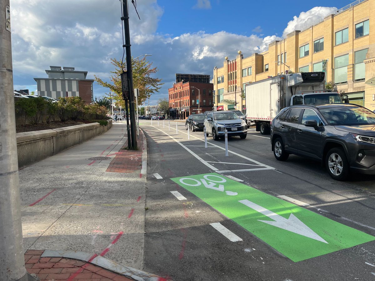 CambMA's tweet photo. Porter Square just got a safety upgrade! Extra space and flex posts separate people biking from cars between Beech St. &amp; Roseland St. Other changes: bike signals at Beech, traffic signal timing changes, &amp; new signage. Learn more: https://t.co/77QZoNzyrl https://t.co/MPDSzVjIOv