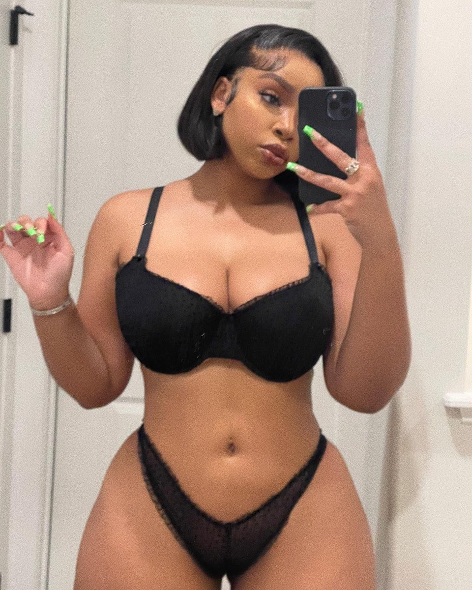 LightSkinKeisha's tweet photo. Leave dat sexy sh*t to me, y’all can ride round wit dem glockz 🖤 https://t.co/He45FMYWtQ