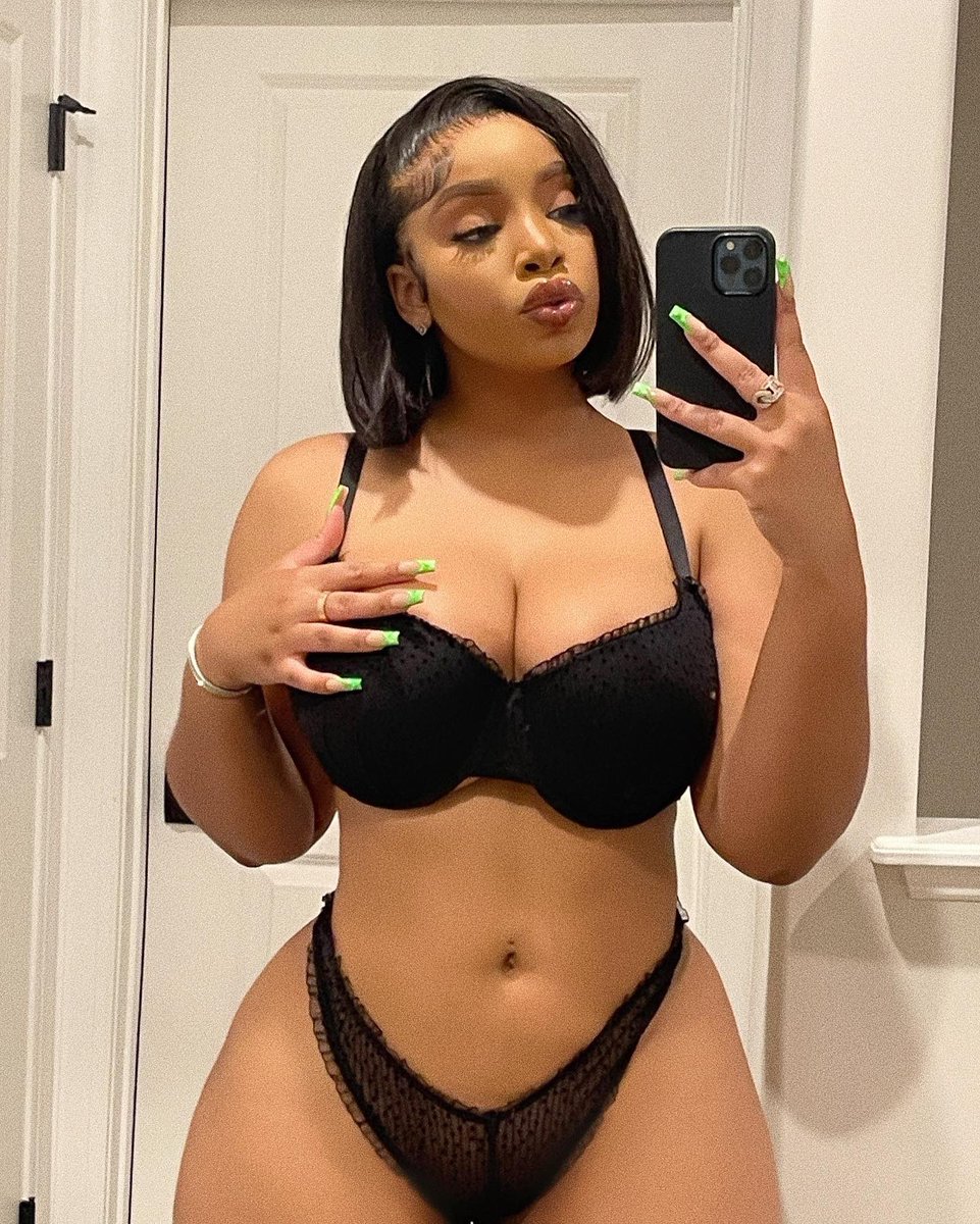 LightSkinKeisha's tweet photo. Leave dat sexy sh*t to me, y’all can ride round wit dem glockz 🖤 https://t.co/He45FMYWtQ