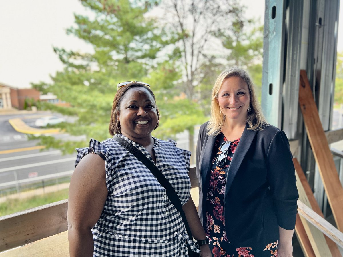 AmyRuzicka's tweet photo. Toured our expansive middle school building addition. New STEM labs, library media center, cafeteria, outdoor learning terrace, and big bright classrooms. 💚💛 #BuildingaBetterBayless https://t.co/dt9nNm6GQq