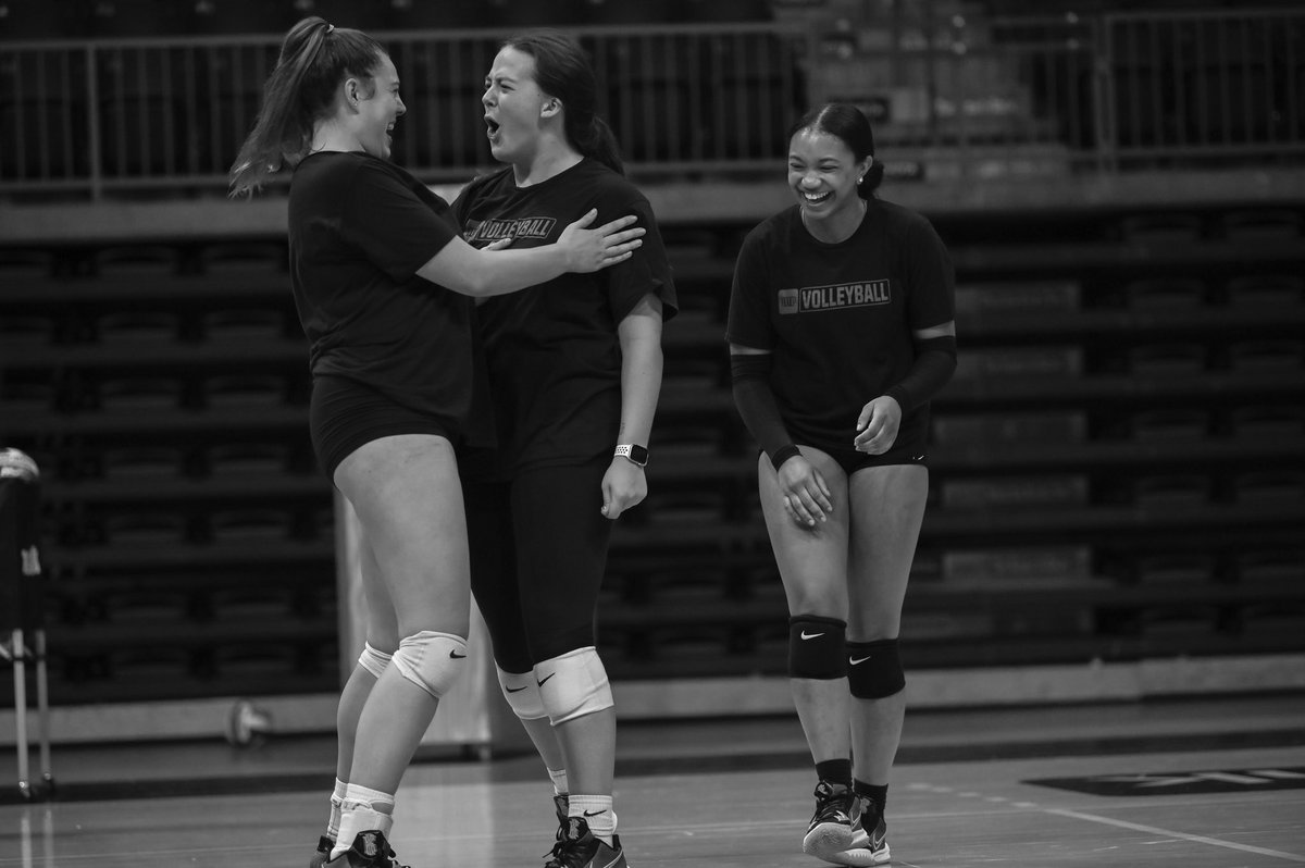 IUPVB's tweet photo. ᴇxᴄᴇʟʟᴇɴᴄᴇ ɪꜱ ᴛʜᴇ ɢʀᴀᴅᴜᴀʟ ʀᴇꜱᴜʟᴛ ᴏꜰ ᴀʟᴡᴀʏꜱ ꜱᴛʀɪᴠɪɴɢ ᴛᴏ ʙᴇ ʙᴇᴛᴛᴇʀ 😤💪

#TalonsUp | #VolleyHawks https://t.co/iJfCamAZOC