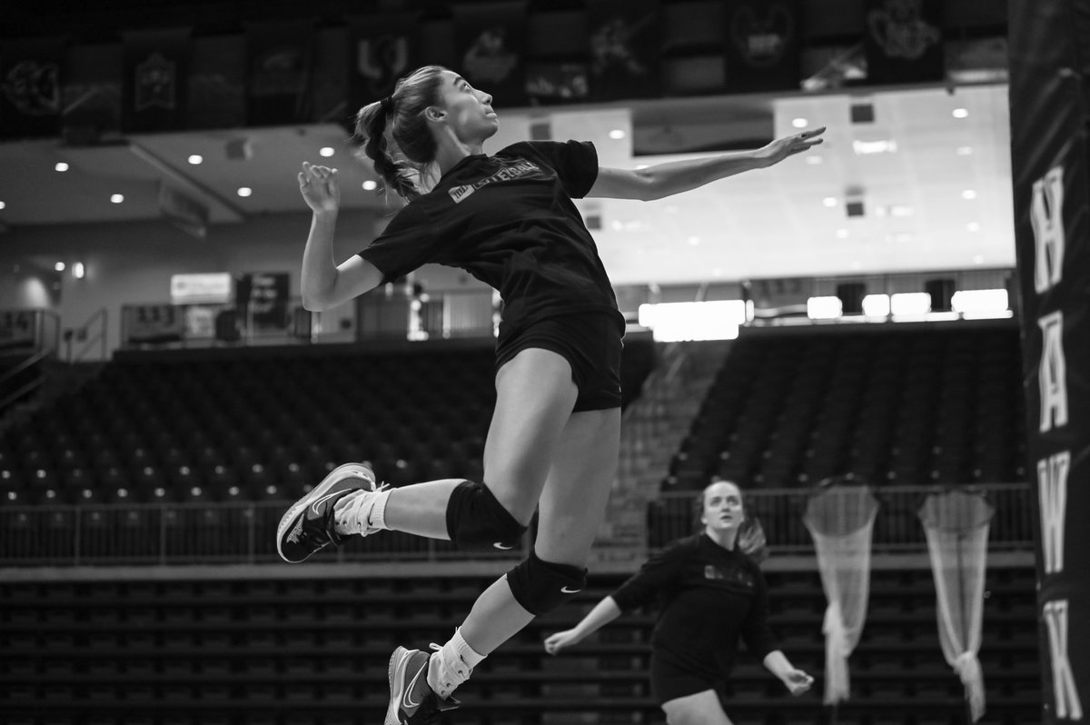 IUPVB's tweet photo. ᴇxᴄᴇʟʟᴇɴᴄᴇ ɪꜱ ᴛʜᴇ ɢʀᴀᴅᴜᴀʟ ʀᴇꜱᴜʟᴛ ᴏꜰ ᴀʟᴡᴀʏꜱ ꜱᴛʀɪᴠɪɴɢ ᴛᴏ ʙᴇ ʙᴇᴛᴛᴇʀ 😤💪

#TalonsUp | #VolleyHawks https://t.co/iJfCamAZOC