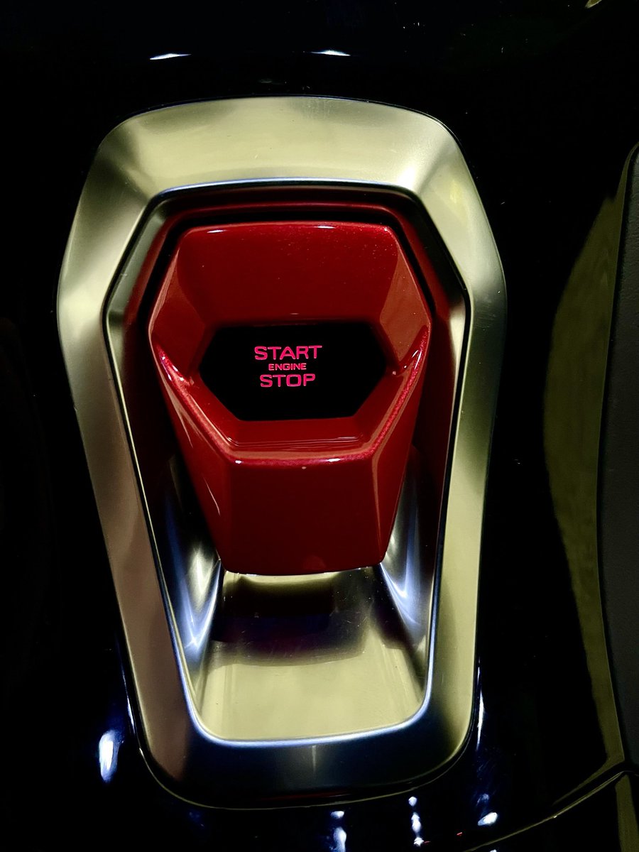 JGrunsell's tweet photo. The magic button. #lamborghini #huracanevo #enginestarter @NetoDemetriou @Bellagiotime @FormulaOneWorld @Carolinewhite40 @LuxuryCars365 @KenLingenfelter https://t.co/NAat4sopiK