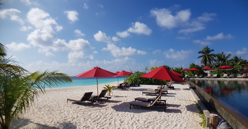 TwoStomachs's tweet photo. The best family friendly resort in Maldives for Christmas or New Year for under £10k a week. The villas are spacious, comfortably fit a king size bed &amp; two single beds for the children. The food quality is decent, but they make it up with the variety and decadent festive feasts.