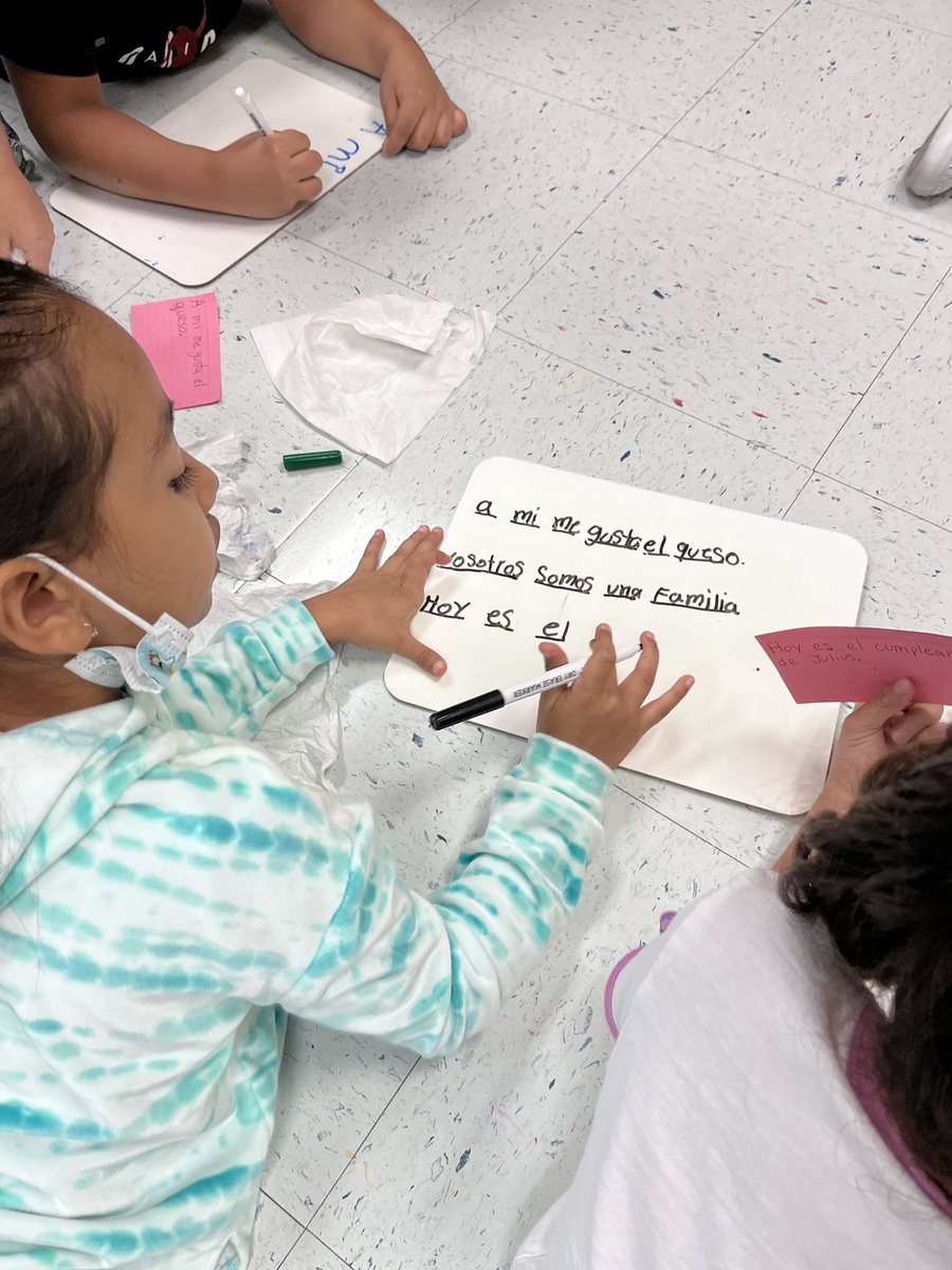 LilianM91's tweet photo. 2nd grade students are collaborating on dictado. @CynthiaRuiz30 @pisdesela https://t.co/cUSVg3n26c