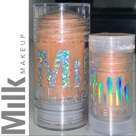 cashinkat's tweet photo. So good I had to share! Check out all the items I'm loving on @Poshmarkapp #poshmark #fashion #style #shopmycloset #olaplex #rco #milkmakeup: https://t.co/ZuWWTClrxc https://t.co/zrb9GqQBjo