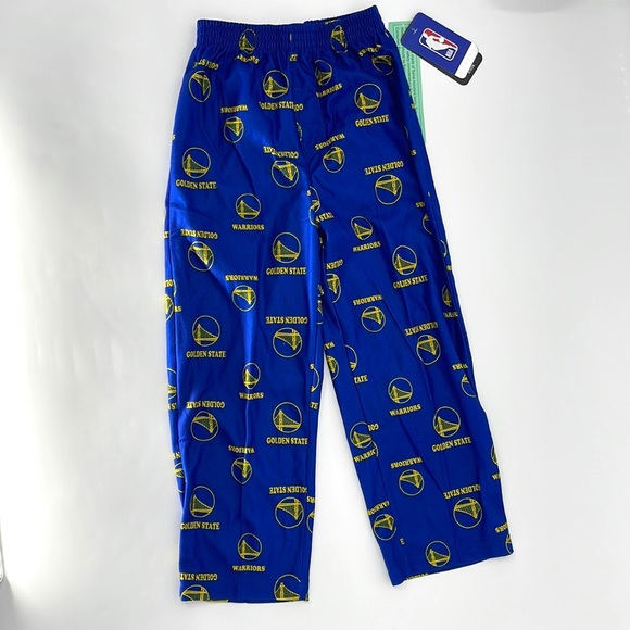 senecarocks06's tweet photo. So good I had to share! Check out all the items I'm loving on @Poshmarkapp #poshmark #fashion #style #shopmycloset #vans #fanatics #nba: https://t.co/GnQTGNsGhQ https://t.co/128W23PRUl