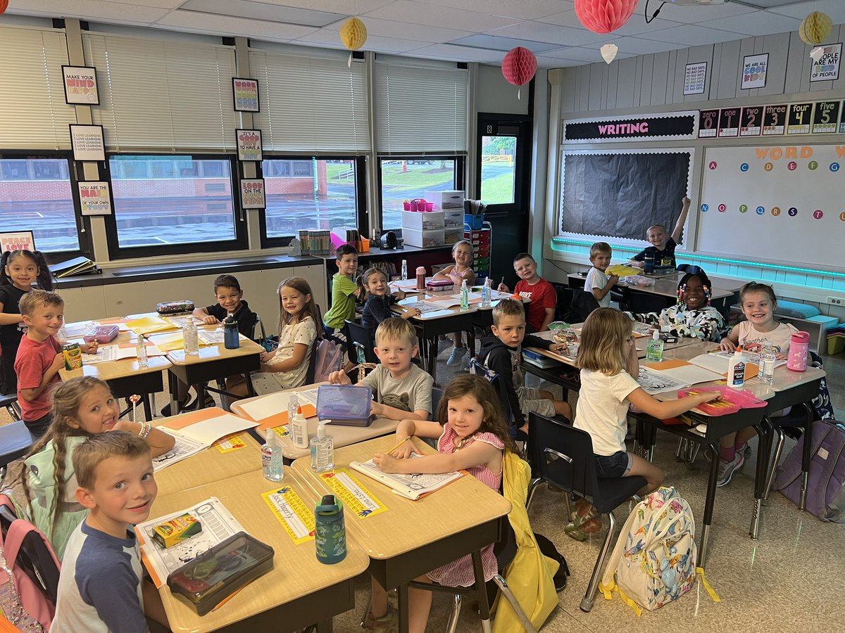 MrsSchoberYGS's tweet photo. Happy first day First Graders! 🤍🤍 #SmallSchoolBigLove https://t.co/bVXvRskj3E