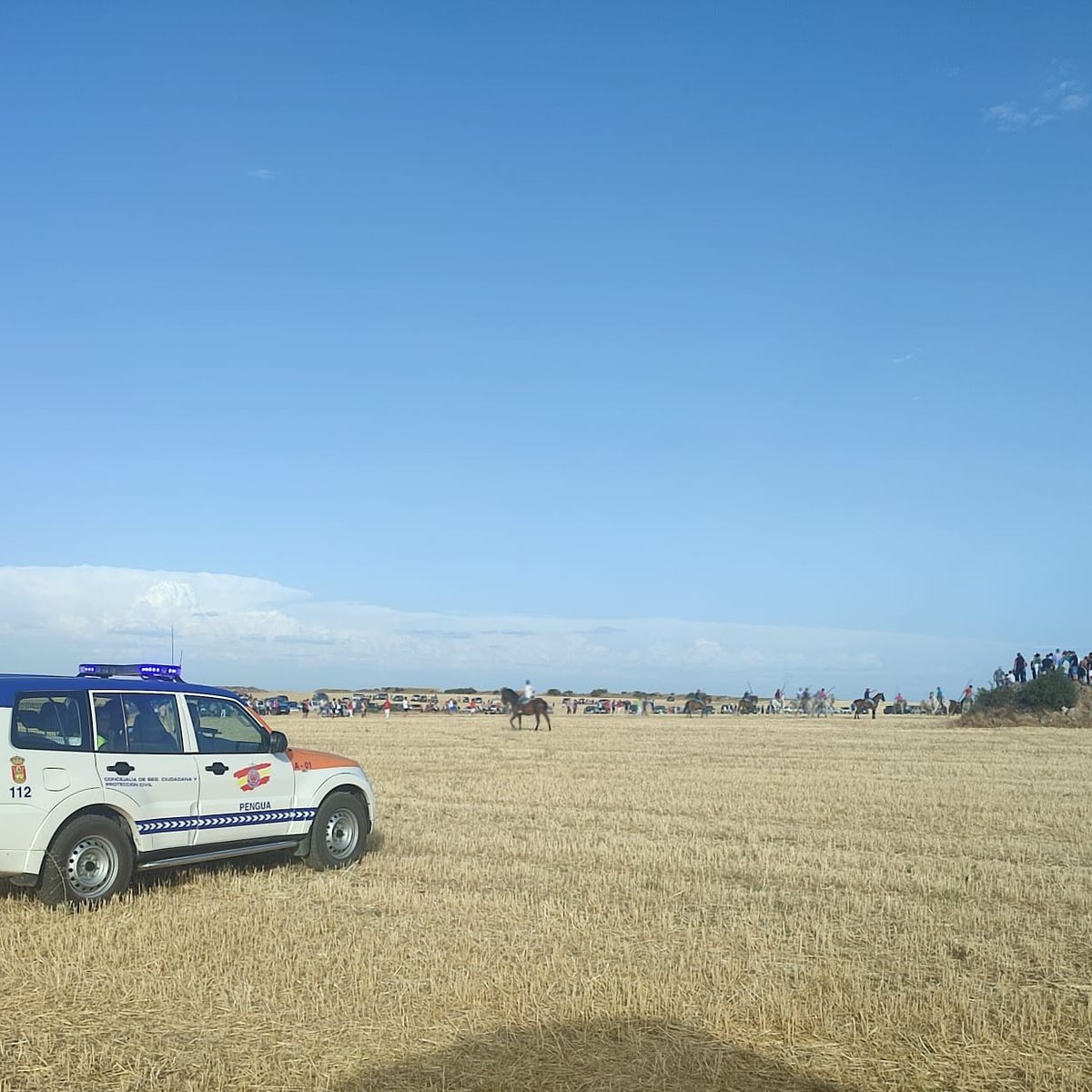 PcBrihuega's tweet photo. Ayer y hoy por la tarde hemos estado en el #Encierro22 de #Valdesaz
Nos gusta ir a los servicios en los pueblos que están tan cerca de nosotrxs pero que tanto necesitan que estemos presentes
#LasProtesCuentan https://t.co/2ZjYiqTuVm