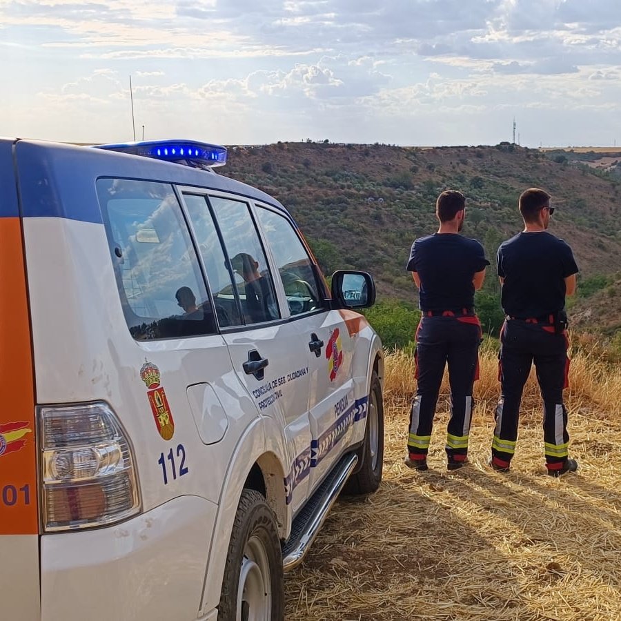 PcBrihuega's tweet photo. Ayer y hoy por la tarde hemos estado en el #Encierro22 de #Valdesaz
Nos gusta ir a los servicios en los pueblos que están tan cerca de nosotrxs pero que tanto necesitan que estemos presentes
#LasProtesCuentan https://t.co/2ZjYiqTuVm