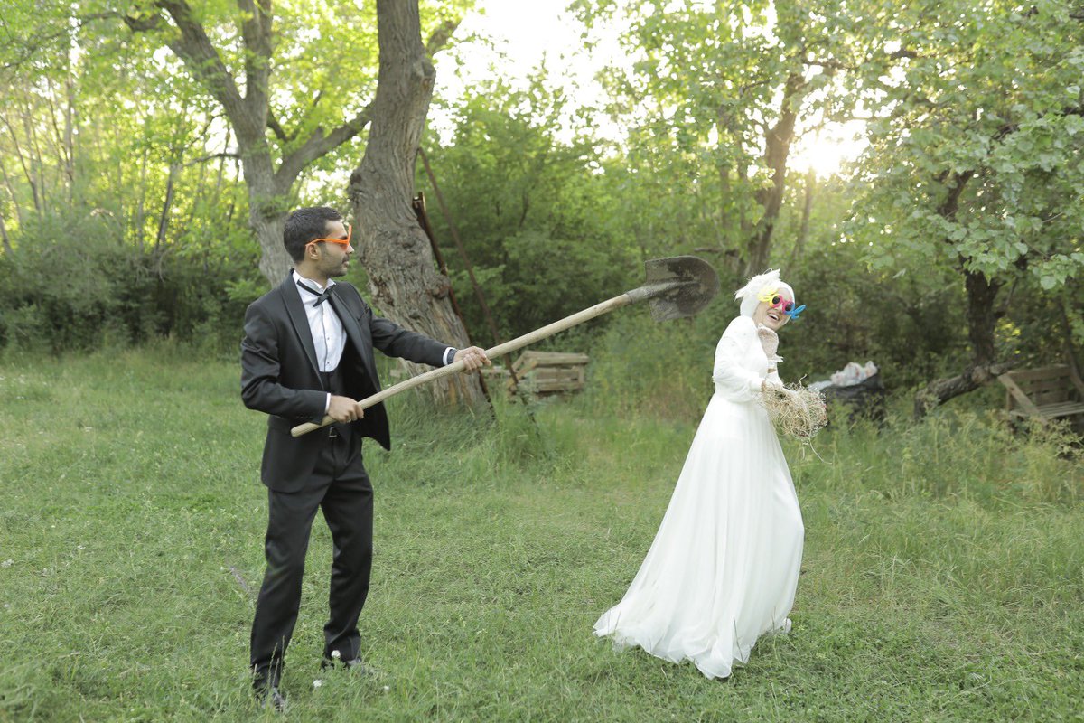 Arkadaşlar evlenin. Eğlenceli oluyor.