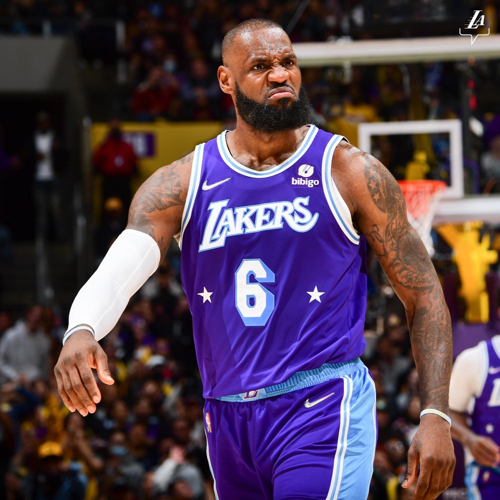 6toHombreLATAM's tweet photo. LeBron James acumula +37.000 puntos, +10.000 rebotes y +10.000 asistencias.

¿Lo mejor de todo? Nadie llega a 27000-7000-7000. https://t.co/N5YTFhgsup