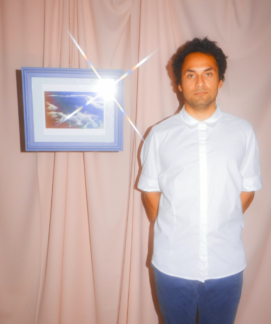 Navega la nostalgia del amor eterno con “Sal de Mar”, el nuevo tema de <a href="/Gabachomusic/">Gabacho</a>. bit.ly/3PQPhEU 🌊