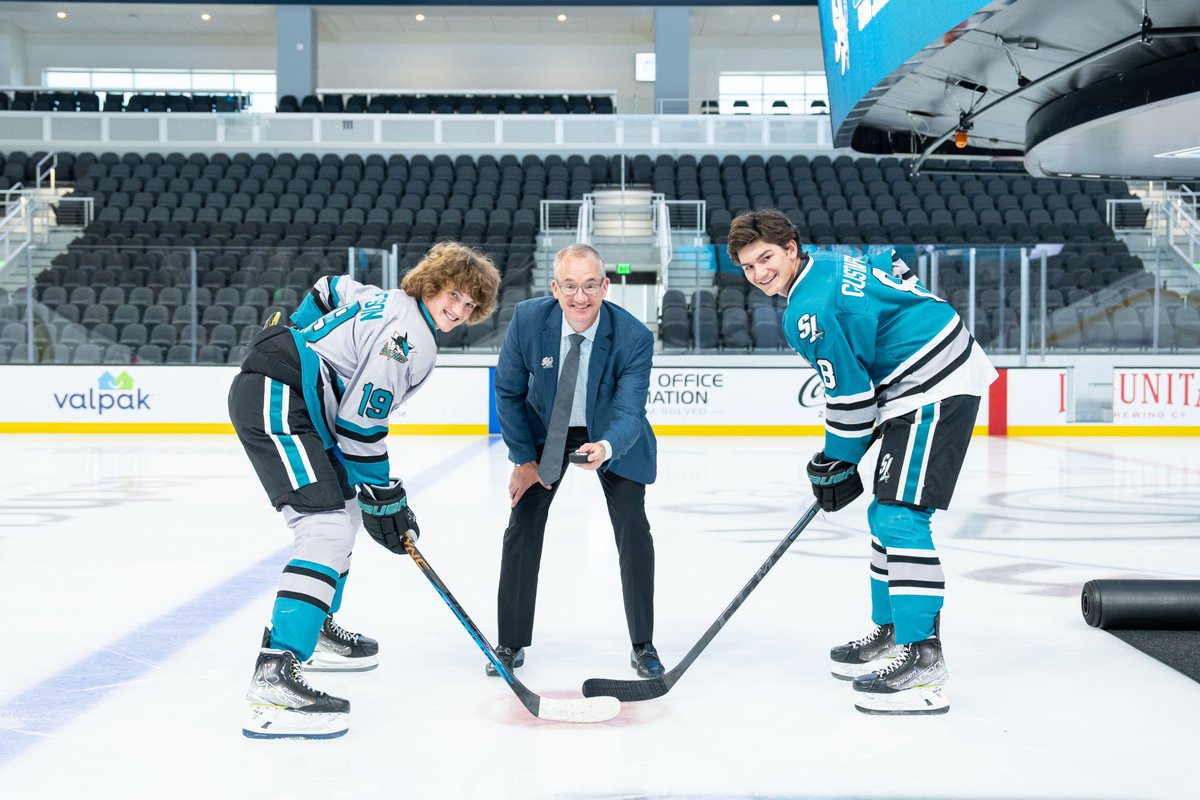 SanJoseSharks's tweet photo. The @sjbarracuda have a new home 🏠

Yesterday was the grand opening of @TechCUArena! It was a very exciting day for San Jose hockey that included speeches, a ribbon cutting ceremony, a ceremonial puck drop, and the Barracuda even unveiled their Steel jersey. https://t.co/qOKB7k91jN
