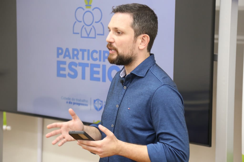 leo_pascoal's tweet photo. Confere aí como foi a nossa audiência pública virtual do Participa, Esteio, que realizamos nesta noite. Quando a população participa, a cidade melhora! #PraFrenteEsteio

https://t.co/ynB4nWicQ4 https://t.co/qDGbmcYbwI