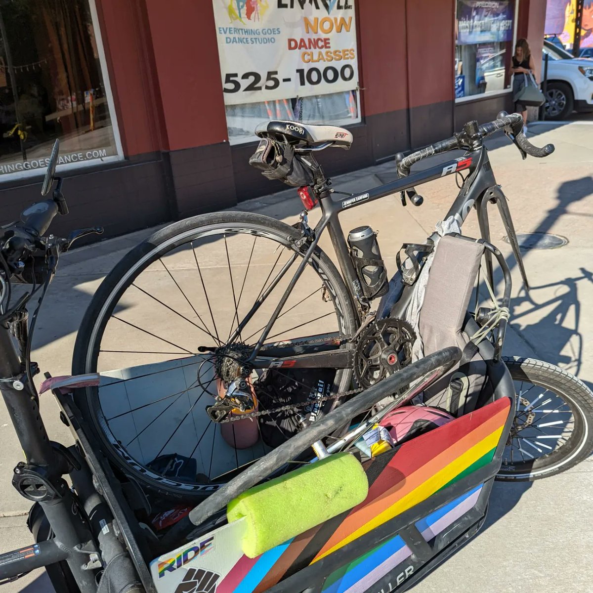 carlitecarfangs's tweet photo. Picking up partner and child from dance class in the @plazadistrict before grabbing food and riding with @hideandgobike 
.
.
.
#ThursdayVibes
#BikeCentralOK
#CargoBikeFamily 
#TripChaining https://t.co/rnA7J4nQiT