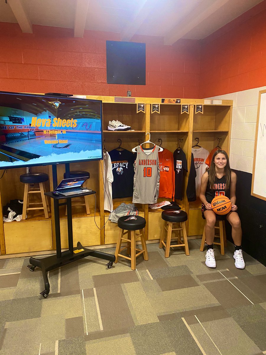 NevaSheets's tweet image. go ravens!! 🧡🖤 #catchourWHIF @AURavensWBB @CoachJGin @coachMorganD