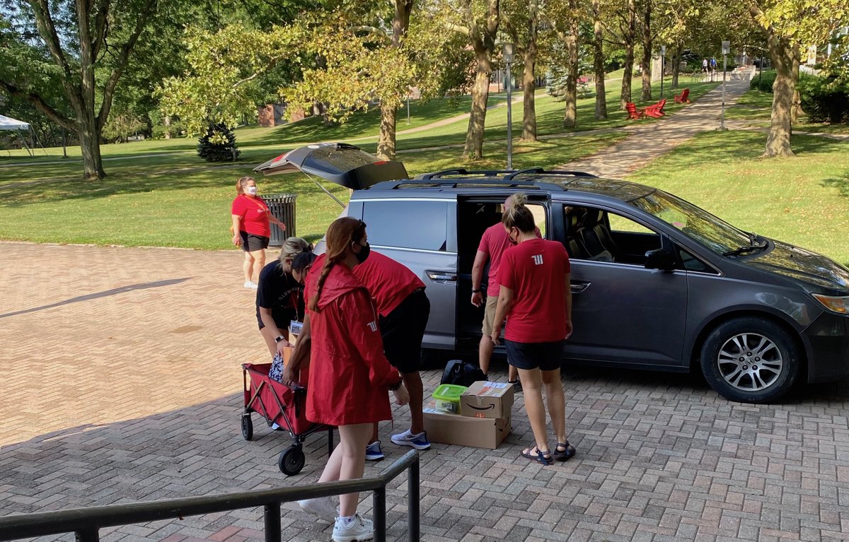 wittenberg's tweet photo. Welcome new Tigers! Move-In Day 2022 is officially in the books, but there are still plenty of activities going on this weekend as Welcome Week continues: https://t.co/0o47dDufOj https://t.co/jurFpwe3Pm