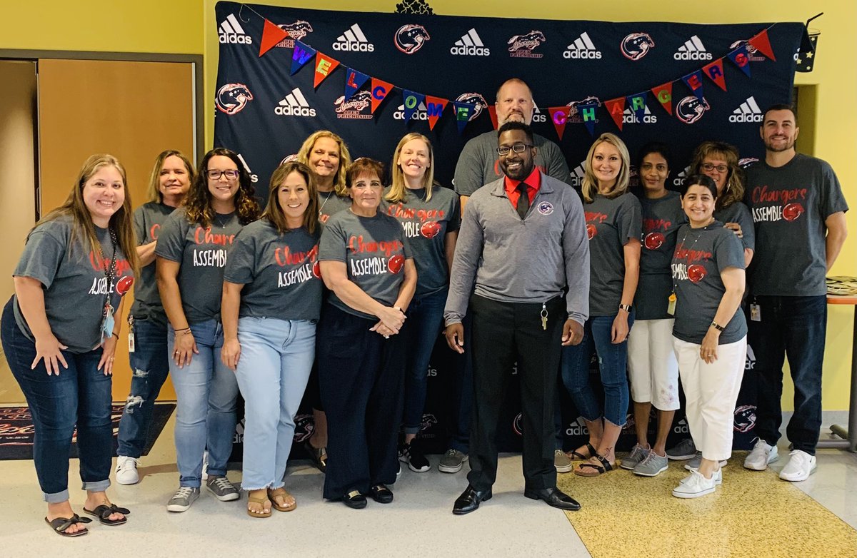 We enjoyed seeing our 7th and 8th graders today! Get some rest - this awesome team will see you bright and early on Monday! 🤓