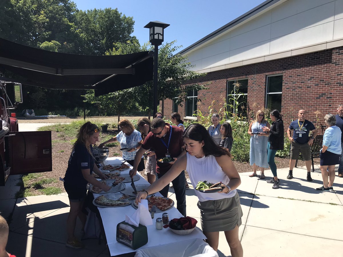 cmoretti66's tweet photo. Pizza Truck for the Hawley Staff.  Hard work requires sustenance.  The Best! #leadlap #Leadership https://t.co/5lZH3RF5JV