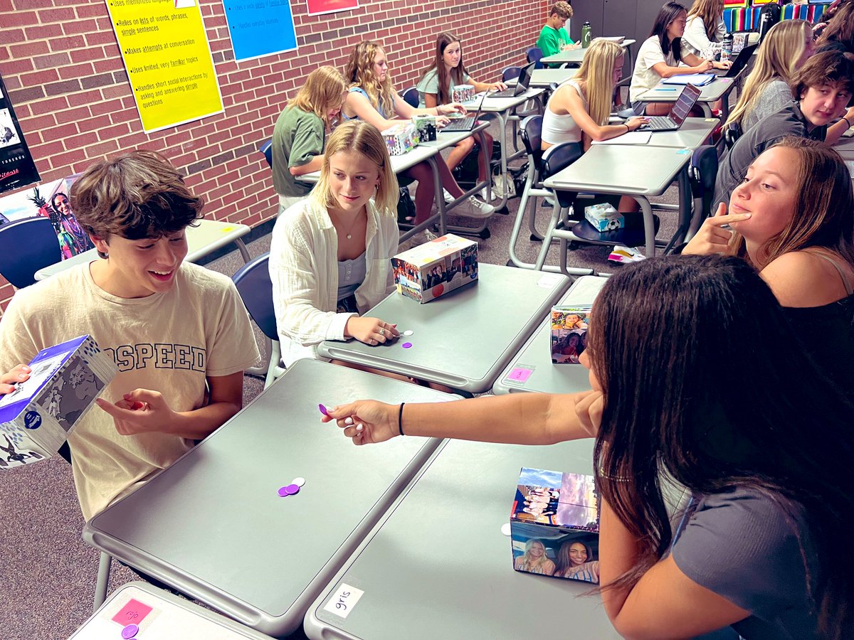Spanish IV students using “talking chips” to maintain conversations by asking &amp; responding to follow-up questions. #EngagingOE