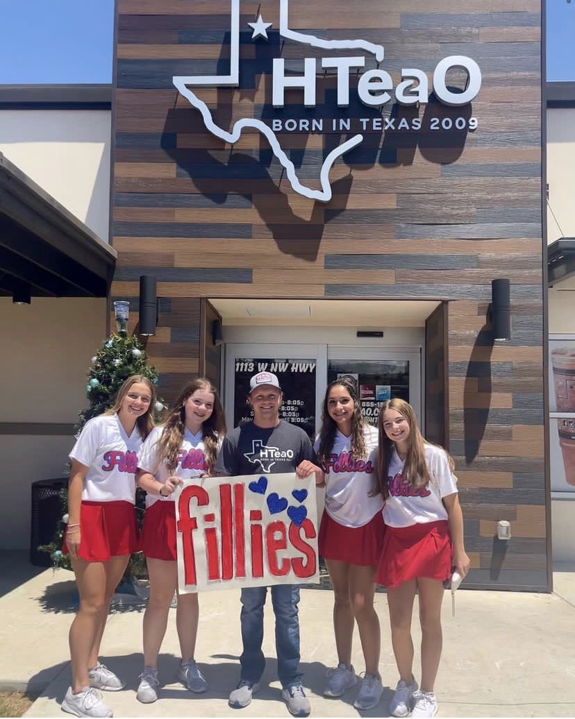 Happy #ThankfulThursday! We appreciate our local businesses, thank you for your support <a href="/HTeaO/">HTeaO</a> Grapevine! 🥤