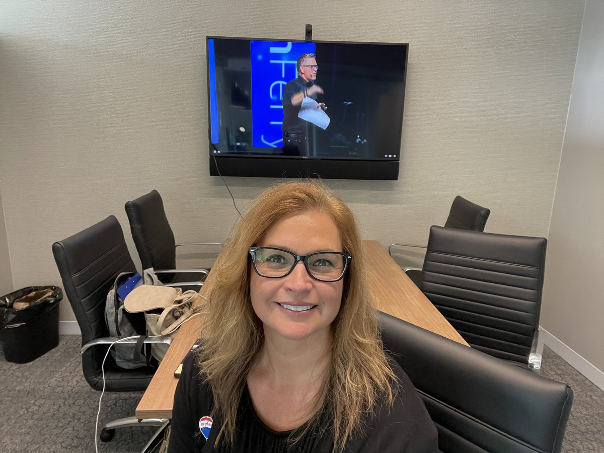 MichelleHoyt30's tweet photo. It’s a wrap on the final day of the @tomferry Success Summit and so energized and ready to apply the takeaways to my business today! #TFSummit22 @remax #themoreyoulearnthemoreyouearn #chicagolandrealestate https://t.co/wcdiIjIWpR