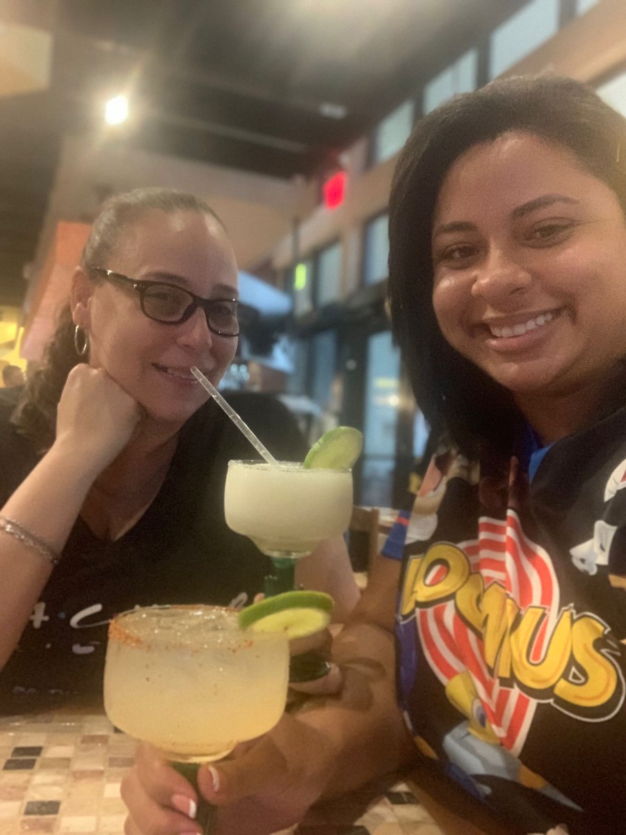 yaritzammorales's tweet photo. Well... despite the fact it is Thursday... this was very much needed... I feel that August will never end. HERE at Tijuanas @mallofsanjuan with my #teacherfriend @JulevelynMarie

#TeacherLife #teachertwitter #TGIF #TacoThursday #ScienceMath #TeamTeachers #PuertoRico #MiddleSchool https://t.co/FGLaQrem9U