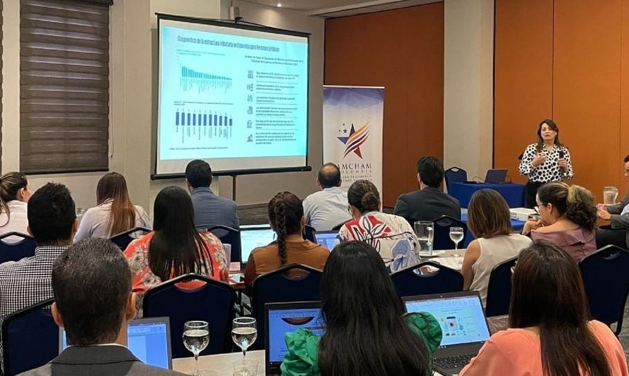 KPMG_CO's tweet photo. Maritza Sarmiento, Socia de impuestos, participó en la charla “Reforma Tributaria: lo que debe saber y entender”, dando respuesta a los diferentes interrogantes del proyecto. @AmchamCali  #ReformaTributaria https://t.co/mpiQ5wqaA7