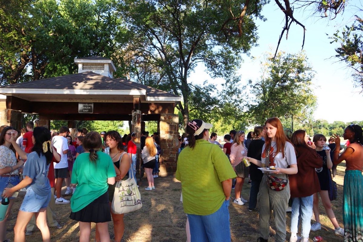 throwback thursday to the misd theatre picnic! starting the year off with lion pride!!

Photo Credits: ITS Historians