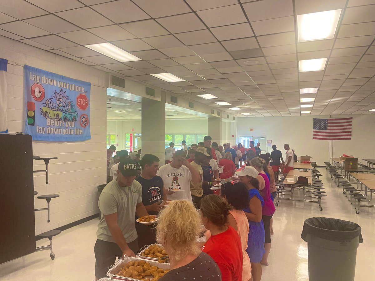 FansManalapan's tweet photo. @MHSBravesSports 🏈 tradition carries on as the team &amp; coaches enjoyed a packed pasta night! Best of luck everyone tomorrow night at 630! We need @_bravestribe to be #loudandproud #TheBraveWay @DominickLepore1 @Cody_High @SmithPANcoach @CoachDiPaolo @anerella_dan https://t.co/Askx9uaAQU